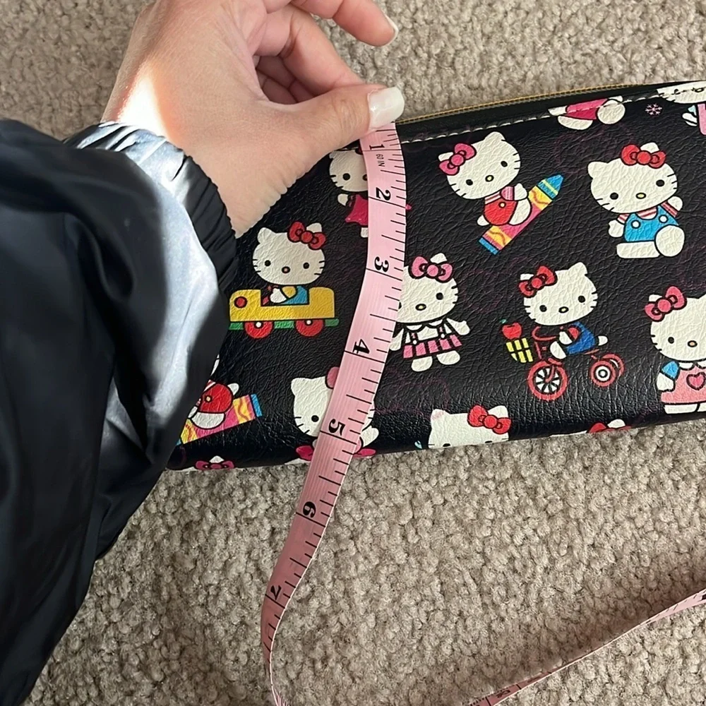 “Hello Kitty Wallet” - Picture 5 of 6